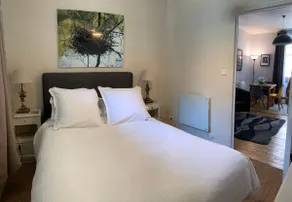 Contemporary central apartment - Image 5