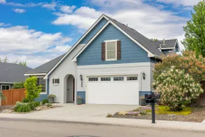 Lux Meridian Home | Central Location - Village - Image 2