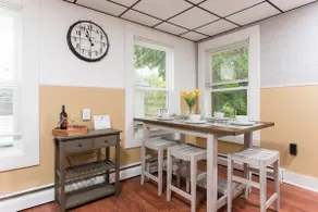 Charming apt -2 Bedroom -Close to Beach/Sleeps 6 - Image 4