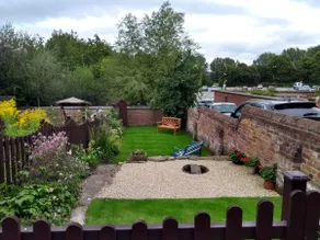 Luxury townhouse in town centre, views, river walk, Free Parking - Image 4