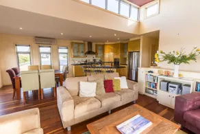 Aqua Vista - 4BR Retreat, Fireplace, Pet-Friendly - Image 5