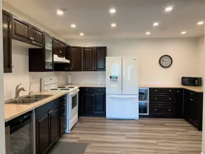 Spacious 2 bed suite with view & private backyard - Image 2