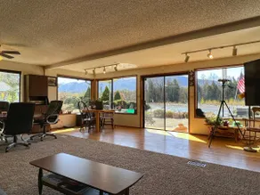 1 bedroom retro riverside home with view - Image 5