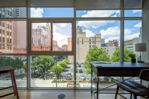 The Velvet Skyline Flat—DOWNTOWN/ARENA/CONV CENTER - Image 3