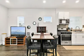 2 Bed MIL unit with Lake Washington views - Image 3