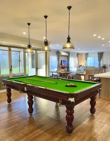 Ryan's Holiday House - Image 5