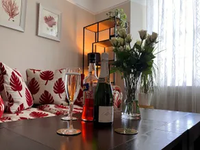 Elegant, city centre Georgian Maisonette spaciously spread over top 2 stores - Image 3