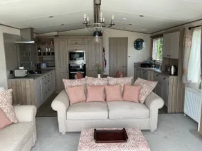 Large 2-bed caravan situated on the Somerset coast - Image 4