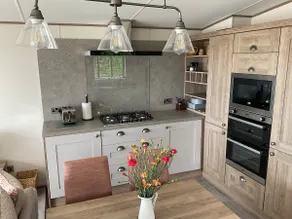 Large 2-bed caravan situated on the Somerset coast - Image 5