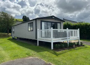 Large 2-bed caravan situated on the Somerset coast - Image 2