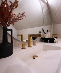MyKelownaDiscovery Luxury w Pool & HotTub BC LEGAL - Image 3