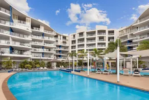 Hamptons Meets Hervey Bay In Upmarket Resort - Ocean Views - Image 5