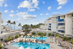 Hamptons Meets Hervey Bay In Upmarket Resort - Ocean Views - Image 2