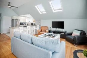 Downtown Newport Penthouse on Thames - Image 3