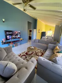 Oasis at the Manor w/ King Bed, shared pool & gym - Image 5