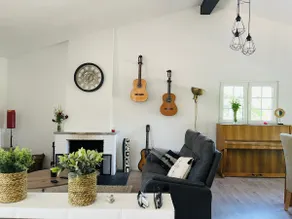 Villa with pool, 3 km from the historic center - Image 3