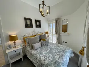 1 The Salt Yard, Whitstable - free parking, centre of town, 2 min walk to beach - Image 3