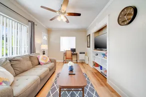 Historic & Charming Apartment near Retro Row - Image 5