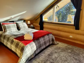 Bear Behind Lodge: Wi-Fi, Views, BBQ, 3 Full Bthrm - Image 3