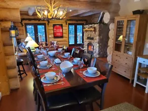 Bear Behind Lodge: Wi-Fi, Views, BBQ, 3 Full Bthrm - Image 2
