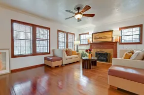 Gorgeous Remodel/Heart of Houston! 3bds, 8 guests - Image 5