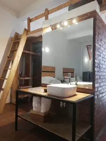 Coliseum Apartment - Image 2