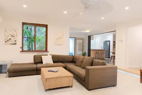 Cute Beach Cottage in Lennox Village - Image 2