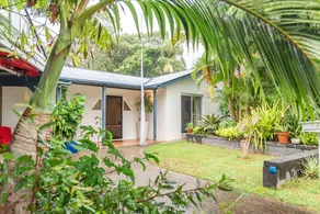 Cute Beach Cottage in Lennox Village - Image 3