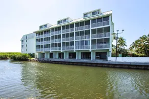 Your Bayfront Getaway! 3 Bedroom / 3 Bath Villa & - Image 5