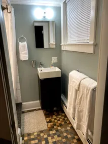 Incredible Classic & Comfortable, Near Everything - Image 5