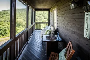 Bear Mountain Lodge Shenandoah Mountains Skyline Drive / Front Royal (hottub)<br>  - Image 3