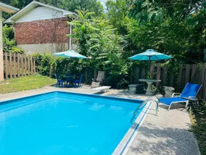 Cozy 3 BR house w/POOL - Image 2
