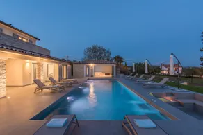 NOVITÀ Villa Aurelia di lusso spaziosa con piscina riscaldata - Image 2