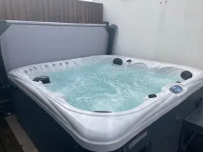 Cloudstream Joy - Relax in the City | 2 Bed Duplex House w/Hot Tub - Image 2