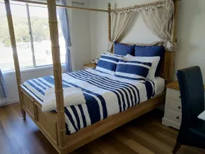 Style and Privacy - Serenity on the Bay - Image 3