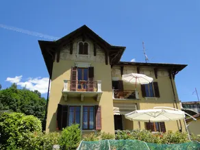 Italian ambience with a garden near the lake - Image 2