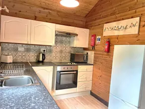 Goldcrest 1-Hot Tub-Woodland Lodges-Carmarthenshire-Tenby - Image 4