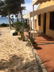 House 3 minutes' walk from the sea and climbing - Image 4