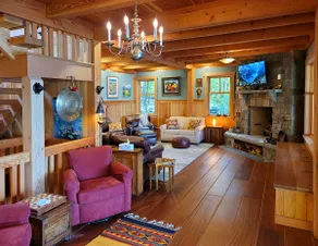 Butternut Lodge: Waterfront Rustic Luxury - Image 5