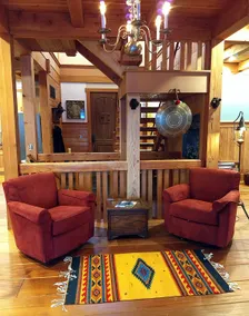 Butternut Lodge: Waterfront Rustic Luxury - Image 4