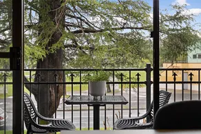 Large 1 Bedroom Serviced Apartments in Kingston - Image 3
