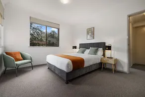 Large 1 Bedroom Serviced Apartments in Kingston - Image 2