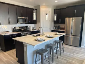 Cozy & Immaculate home near the airport. - Image 3