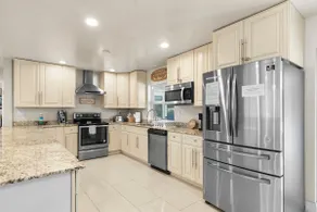 TRANQUIL PALM BEACH 5BR/4BA HOME - PRIVATE POOL - HOT TUB - HOME THEATER - Image 5
