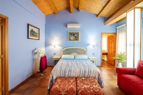 Relax and comfort 15 minutes from downtown. - Image 2