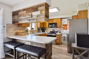 Stunning 4 BR w/ King Suite, 3 BTH, 3 GAR, Top Loc - Image 5