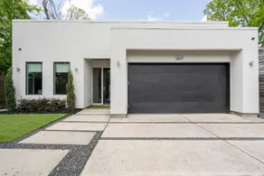 Heaven in Houston · Heaven in Houston, Designer Oasis w Pool - Image 2