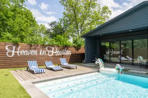 Heaven in Houston · Heaven in Houston, Designer Oasis w Pool - Image 4