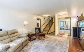 Cozy Lower Level Apartment in the Grove - Image 4