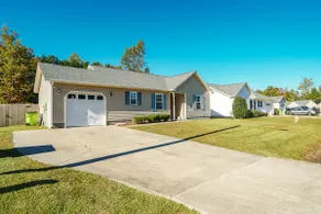 Two 3BR Houses for Privacy and Comfort - Image 3